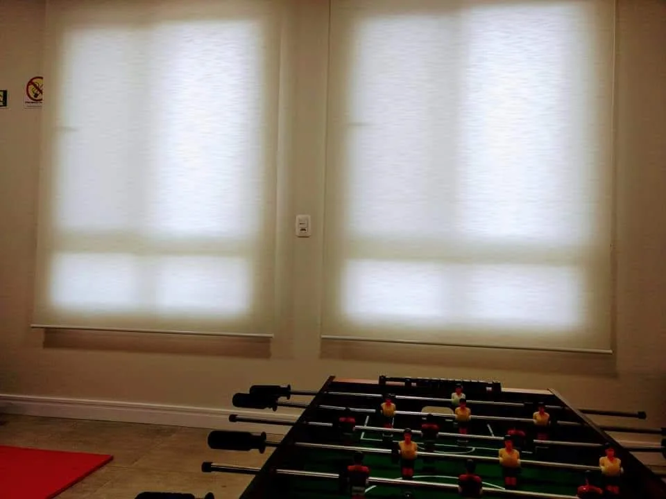 Persiana Rolô em salão de jogos — projeto real LUME