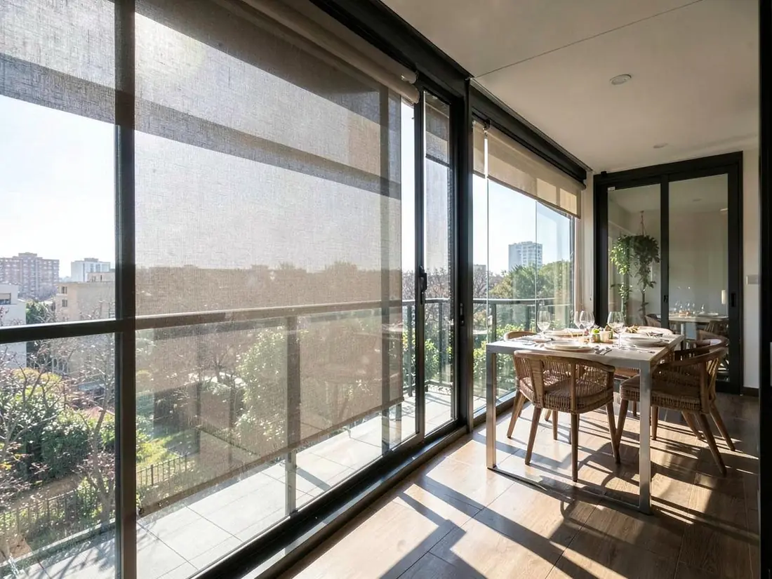 Cortinas e persianas sob medida com foco em conforto